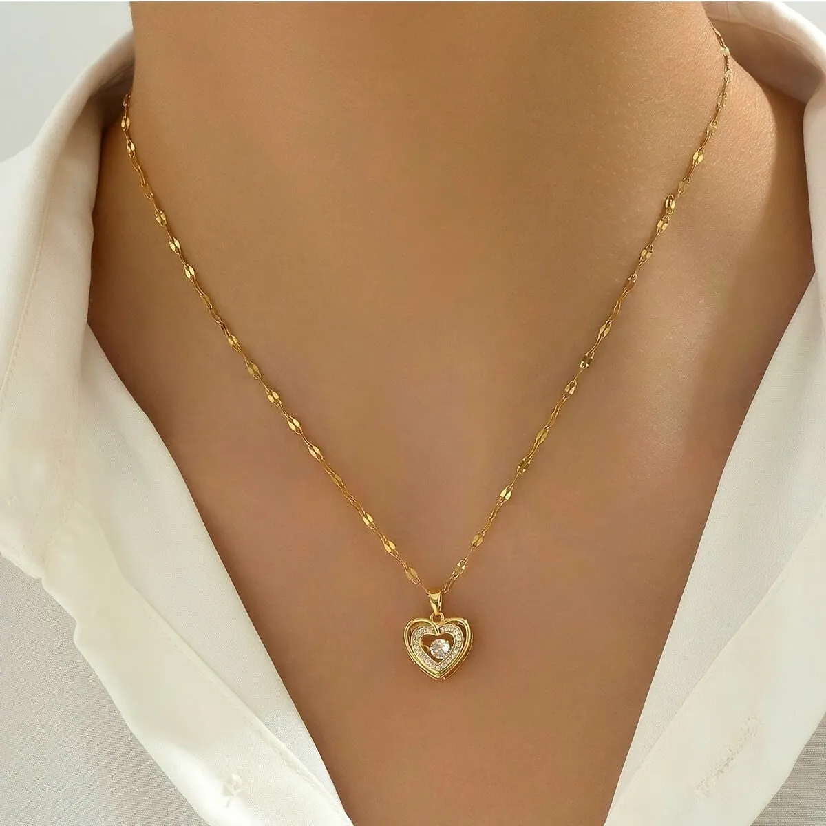 18K Gold Plated Copper Three-Dimensional Love Design Necklace - Fashionable Rhinestone Mosaic, Minimalist Chic, Retro, Versatile Accessory for Women - Perfect for Streetwear, Daily Commuting, Holidays, and Parties