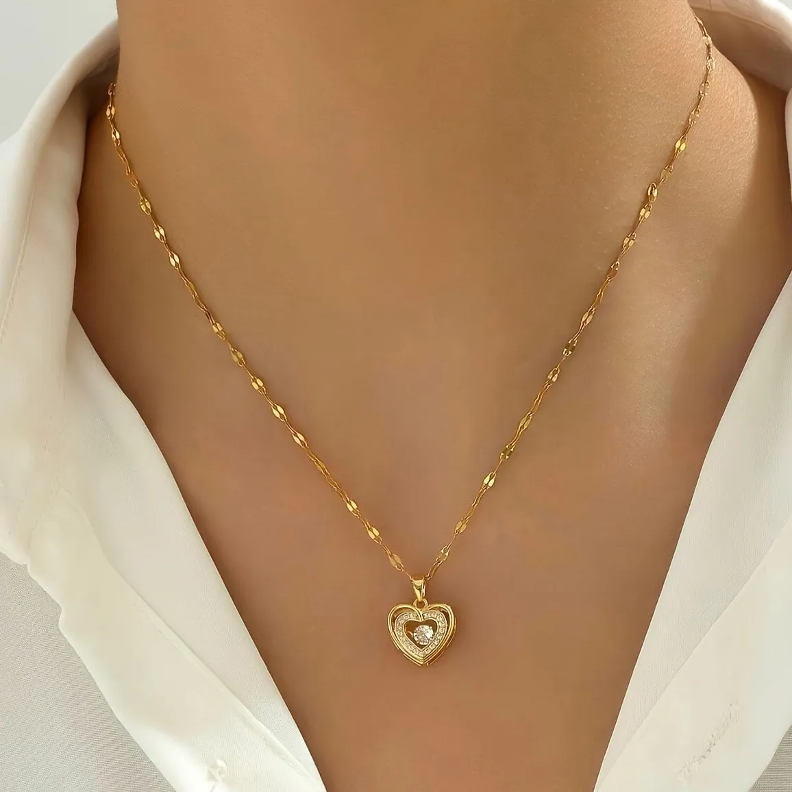 18K Gold Plated Copper Three-Dimensional Love Design Necklace - Fashionable Rhinestone Mosaic, Minimalist Chic, Retro, Versatile Accessory for Women - Perfect for Streetwear, Daily Commuting, Holidays, and Parties