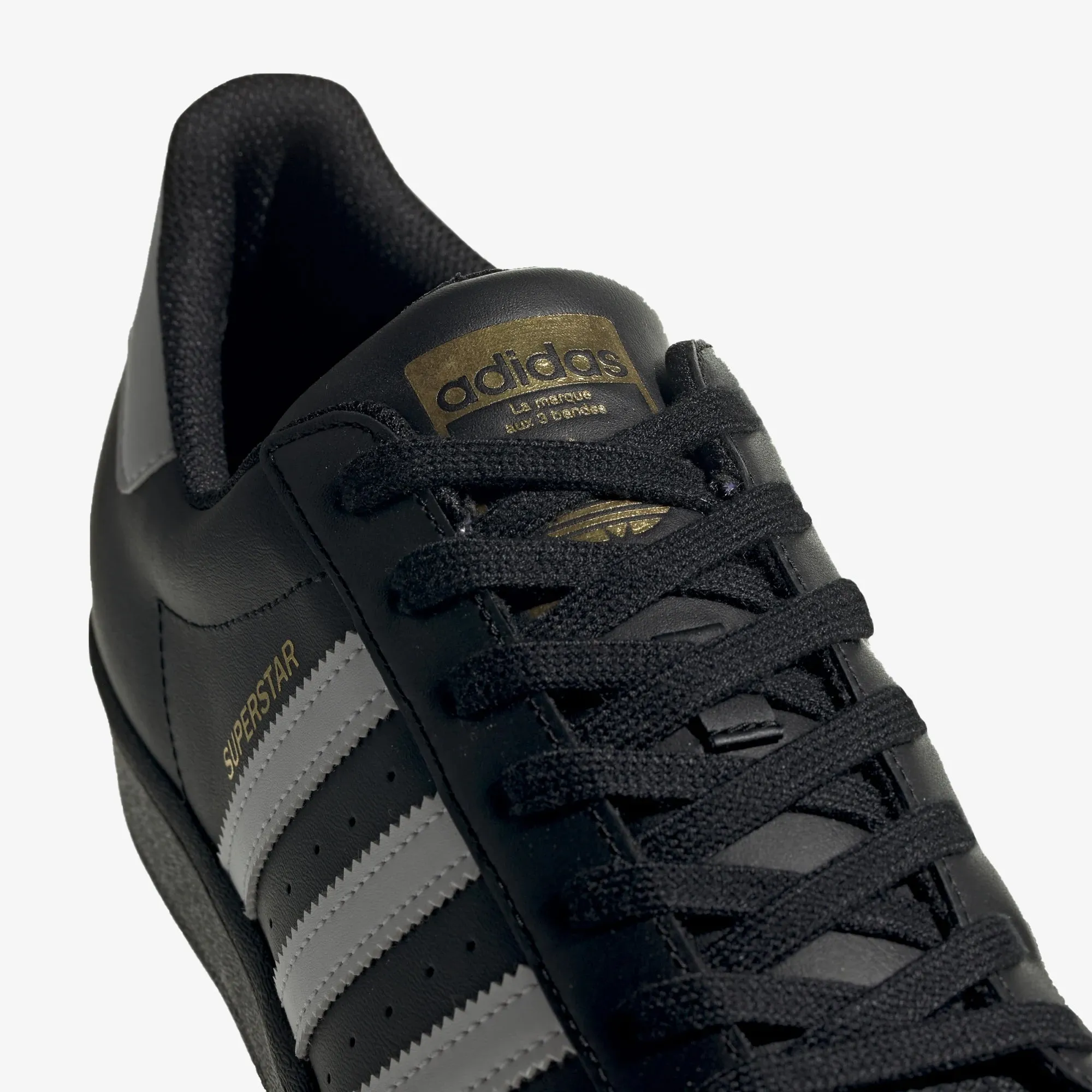 Adidas Originals | SUPERSTAR  { CORE BLACK/CLOUD WHITE