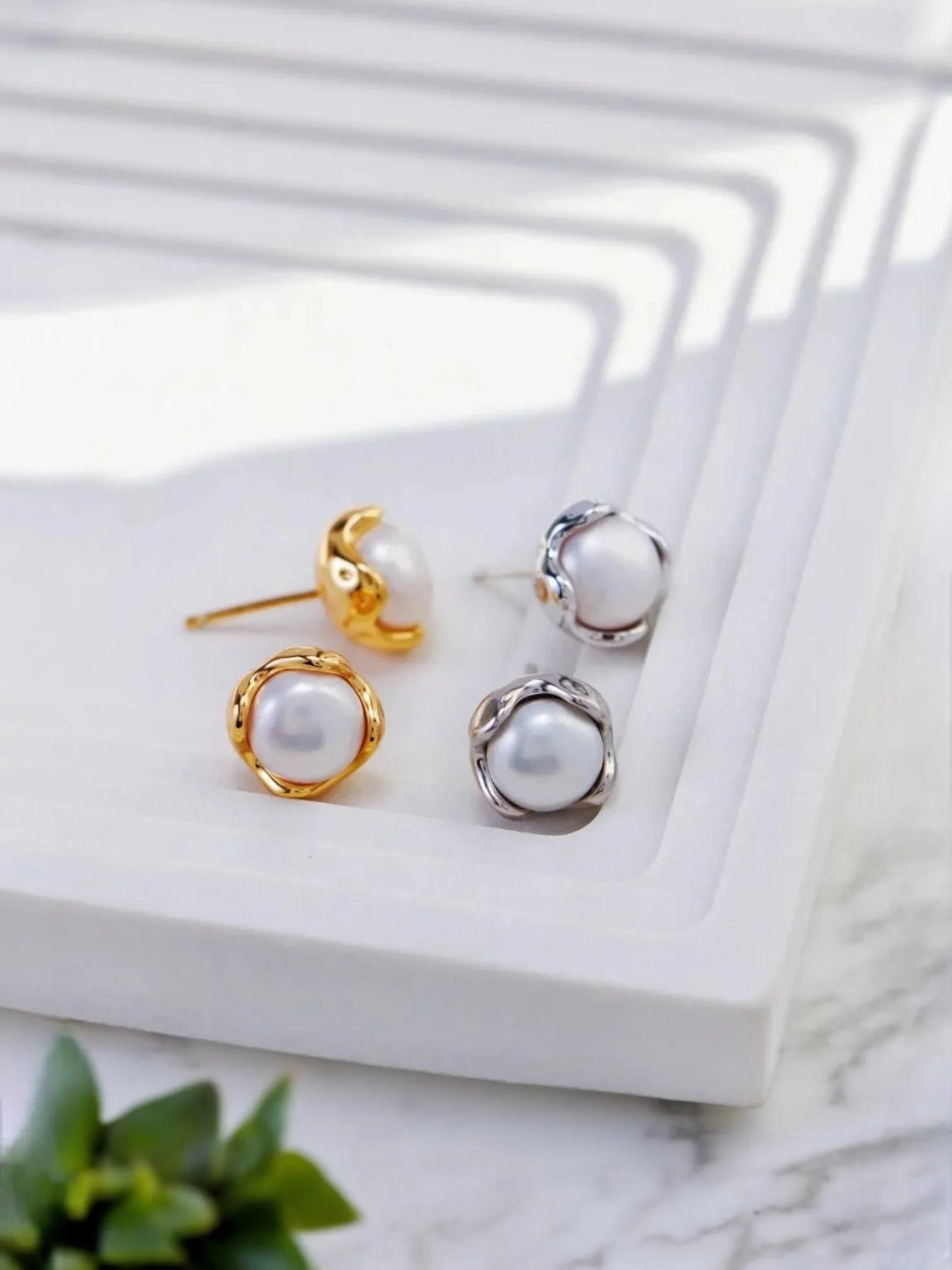 Charlotte - Minimalist Pearl Stud Earrings