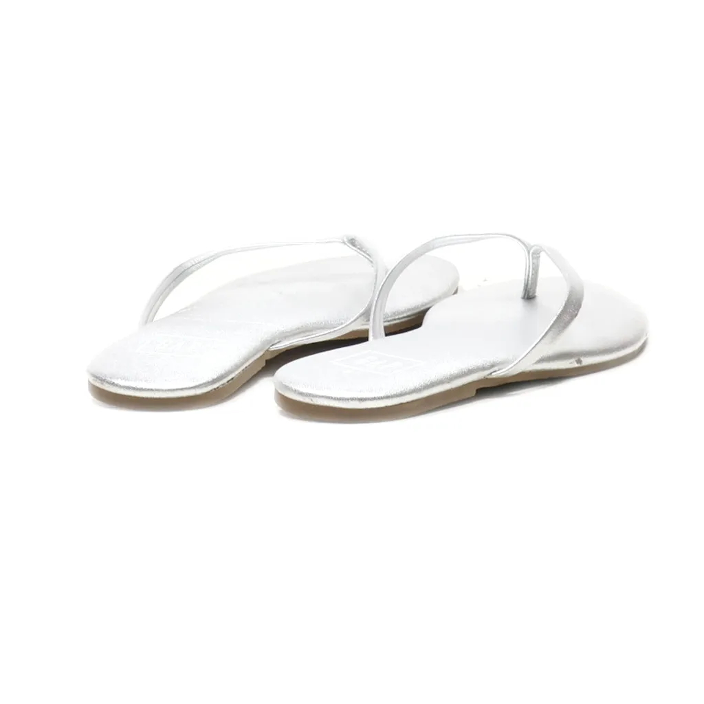 Gap Flip Flops Pu Leather Silver Colour For Women