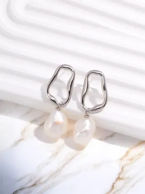 Luisa - Minimalist Pearl Dangle Earrings