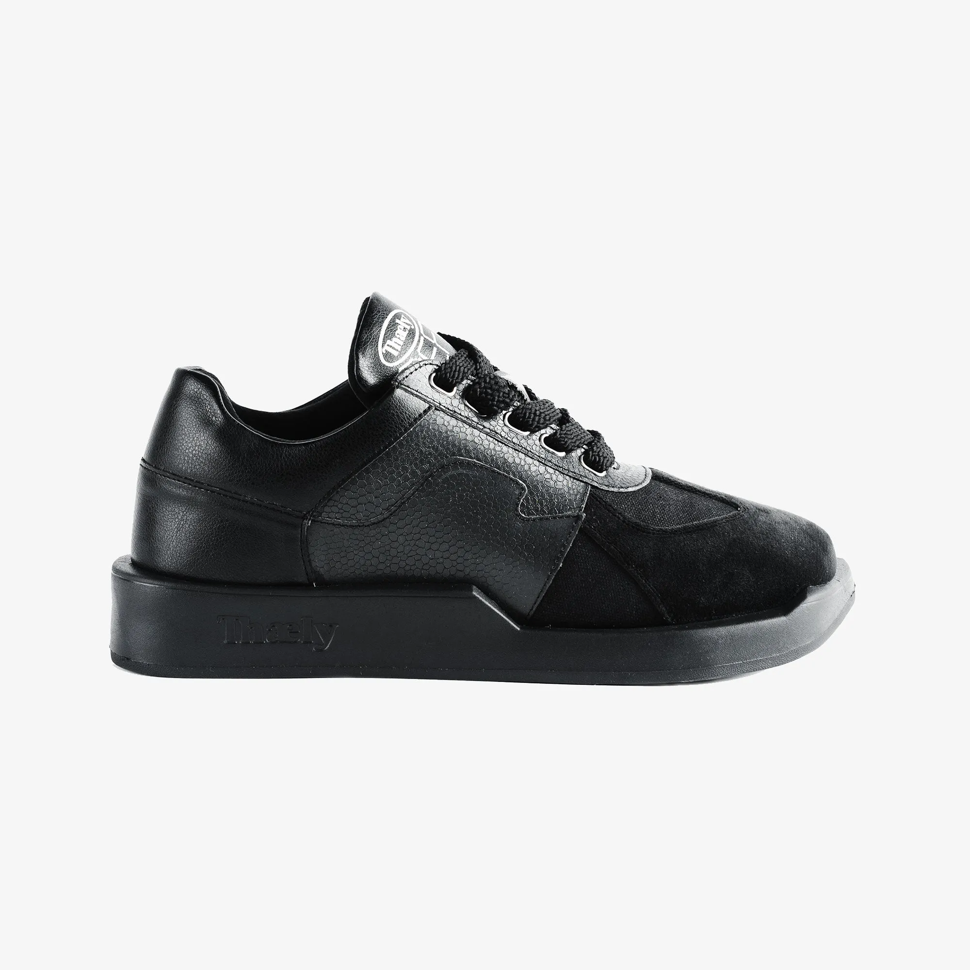 Thaely | REFLEX RUNNER  { BLACK VULTURE